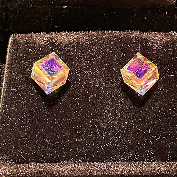 Oiled Crystal Prism Box Stud Earrings - Picture 2 of 5